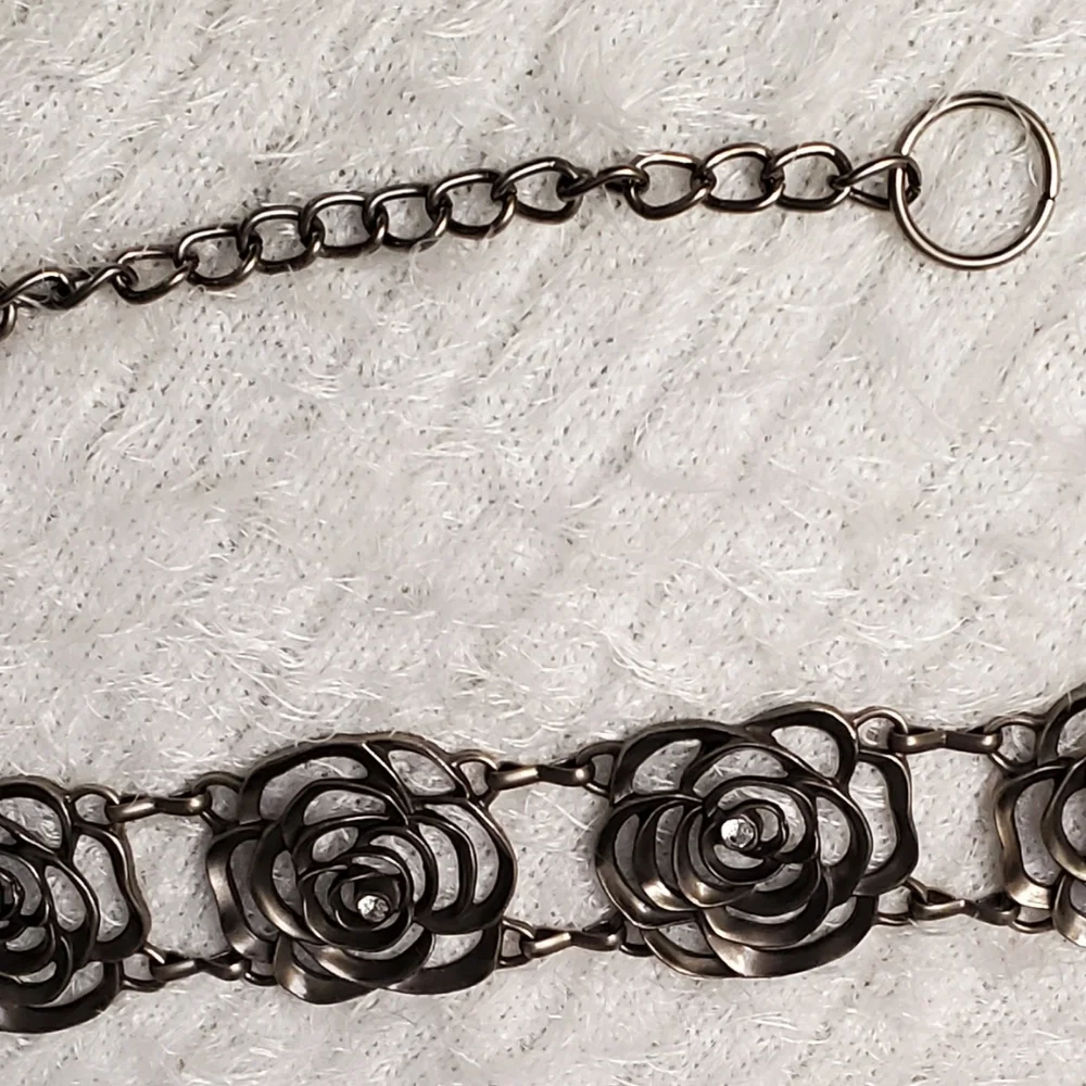 Beautiful Pewter Rose Link Belt - Picture 3 of 3